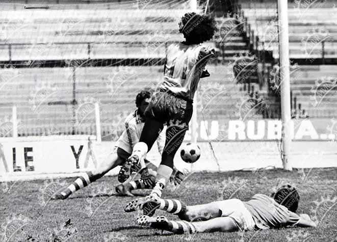 1978 o 1986 - Hugo Sánchez - jugada en portería